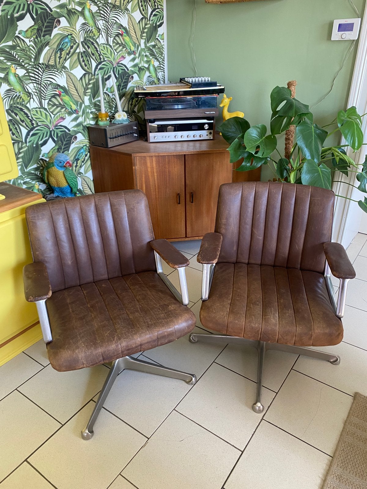 2 fauteuils Tecno Milano vintage cuir – Osvaldo Borsani P125, Maison & Meubles, Fauteuils, Enlèvement, Comme neuf, Cuir