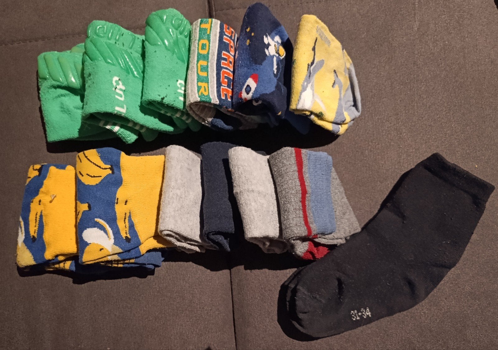 x13 paires de chaussettes, tailles 31 à 34, Enlèvement