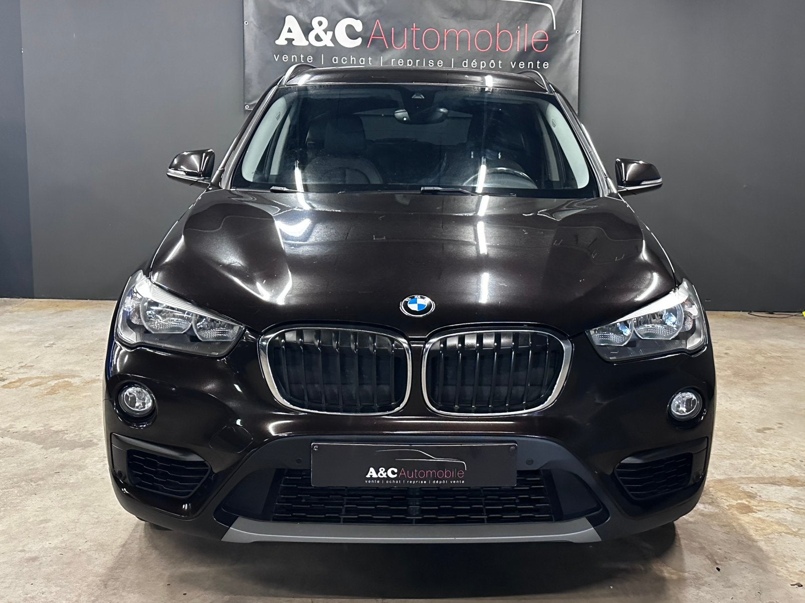 BMW X1 15D  2018, Bruin, https://public.car-pass.be/vhr/c7a081b1-a35e-48bd-ad97-05a9f3e12dbc, Leder, Bedrijf