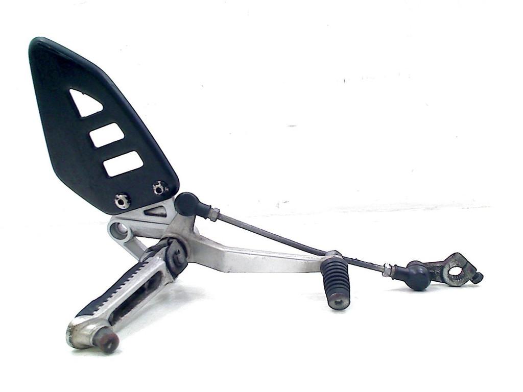REPOSE PIEDS AVANT GAUCHE Suzuki, Motos, Dhr. S. di Majo, Utilisé, Info@cama-motorparts.nl, P.J. Troelstraweg 8 8
3144 CX  MAASSLUIS, NL