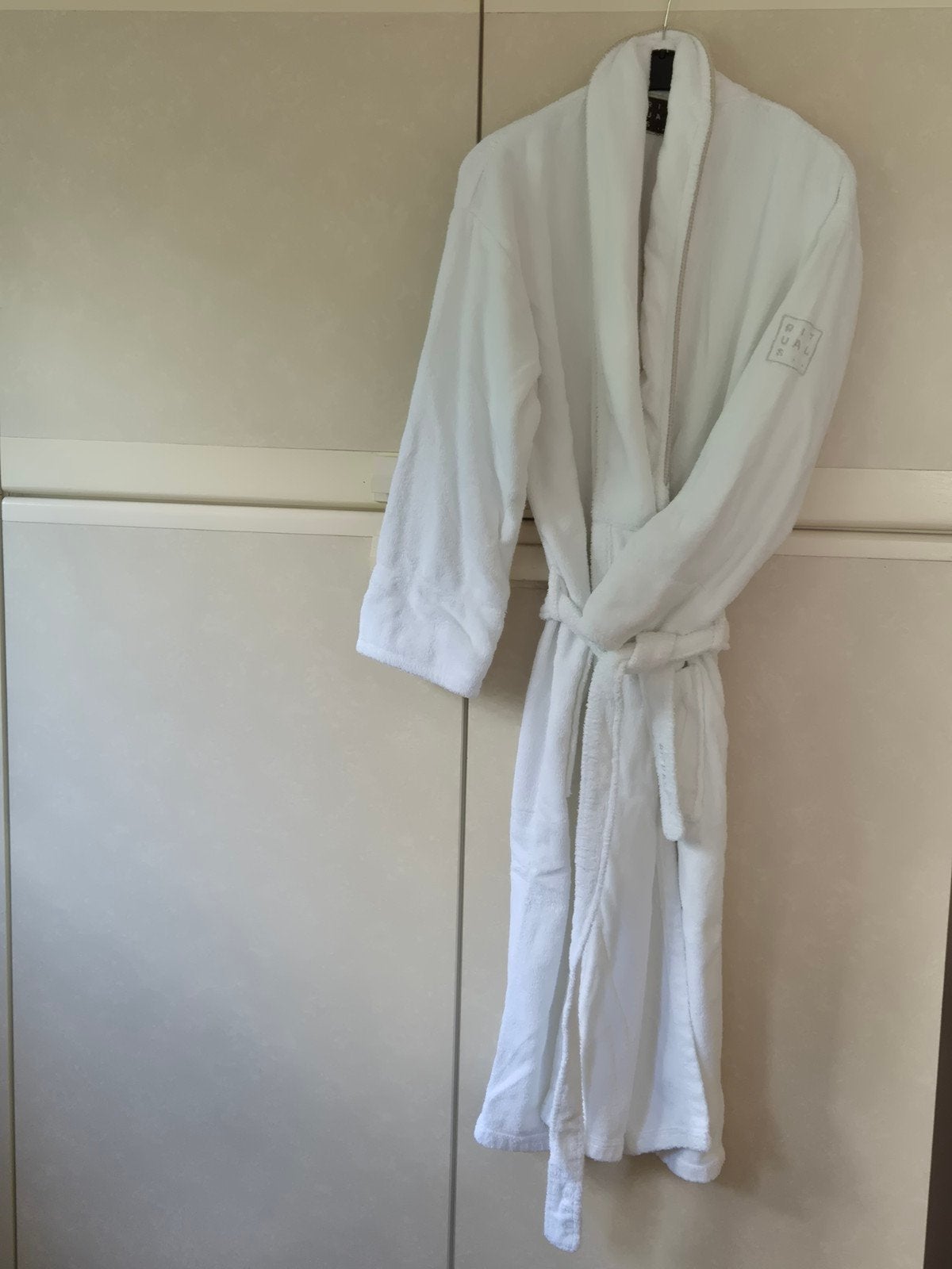 badjas Rituals dames kleur wit Maat large. prijs:20€., Ophalen
