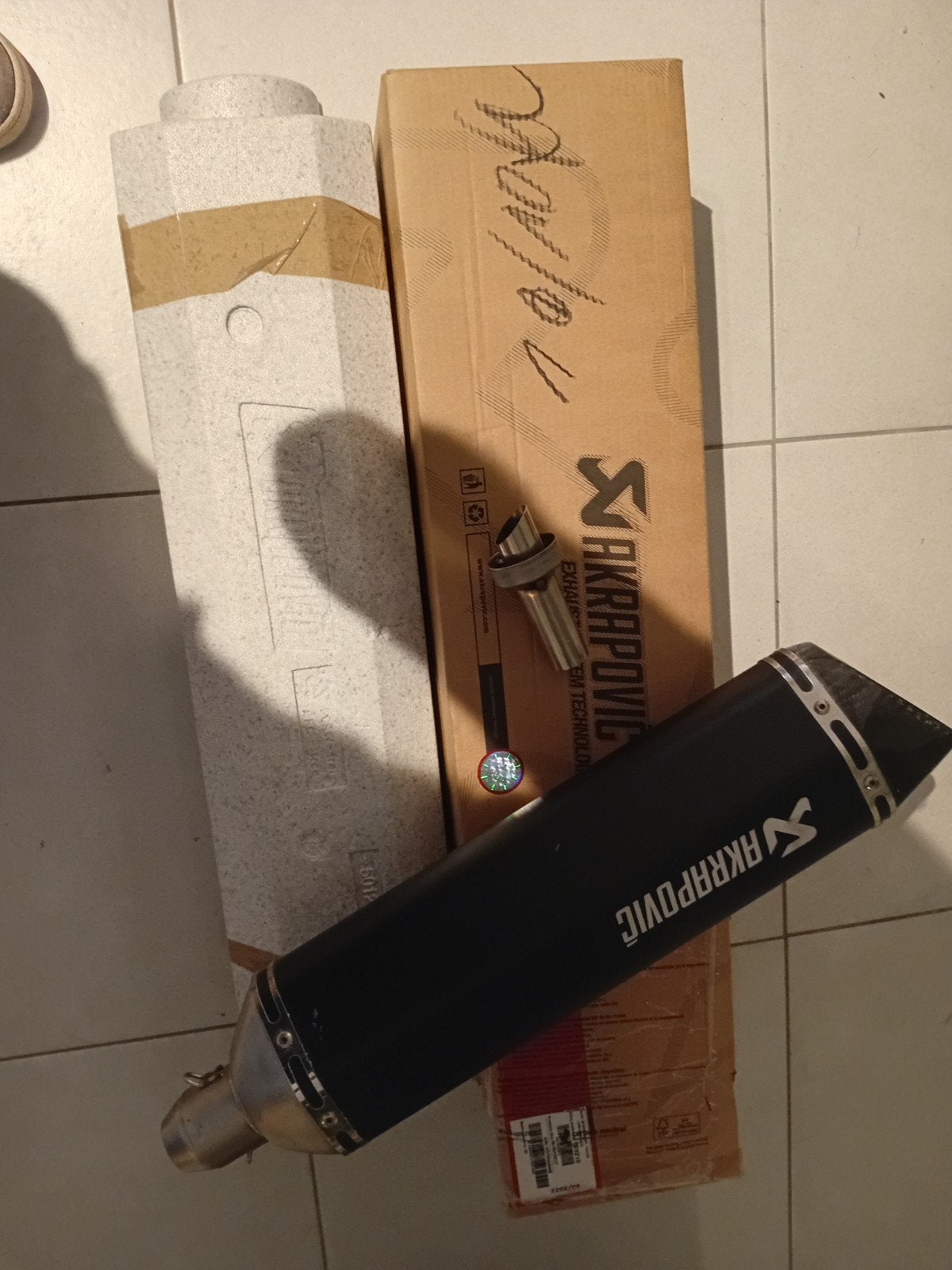 Silencieux / cartouche akrapovic, Enlèvement