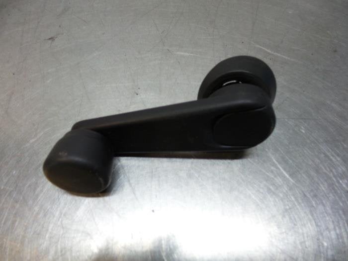 Manivelle de vitre d'un BMW 3-Serie (3-Serie 98-), -, 3 mois de garantie, Utilisé, -