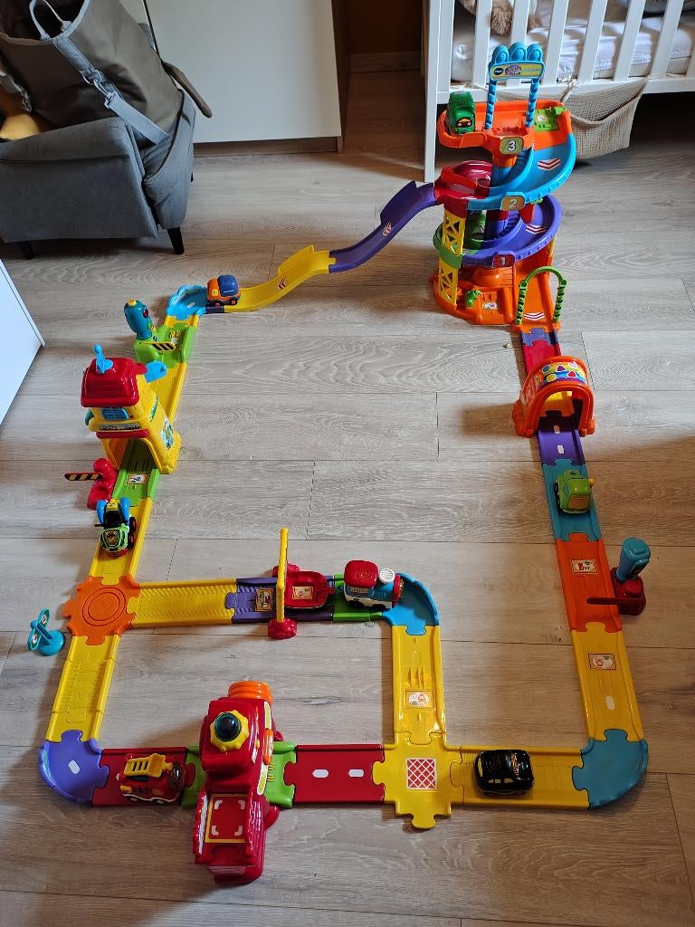 VTech treinstation/autobaan, Kinderen en Baby's, Ophalen, Gebruikt, 2 tot 4 jaar