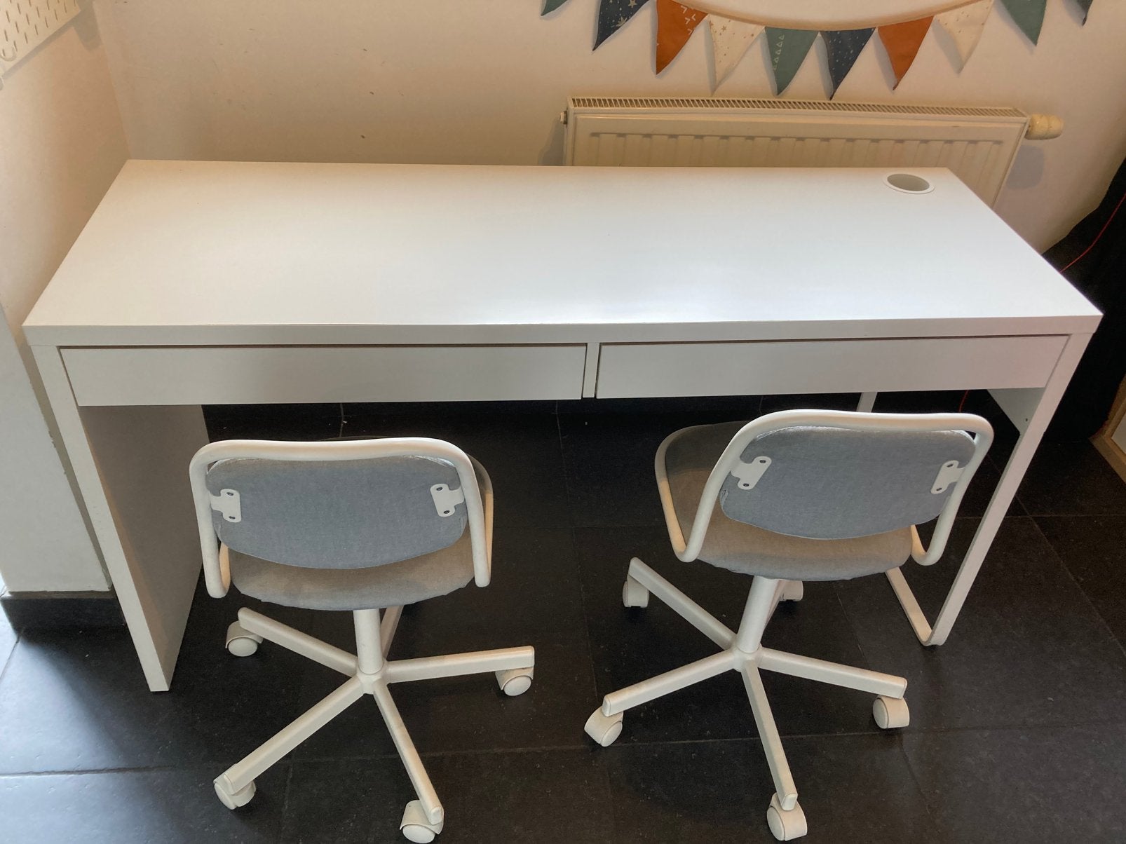 Kinderbureau - 65€, Huis en Inrichting, Ophalen, In hoogte verstelbaar, Zo goed als nieuw, Kinderbureau
