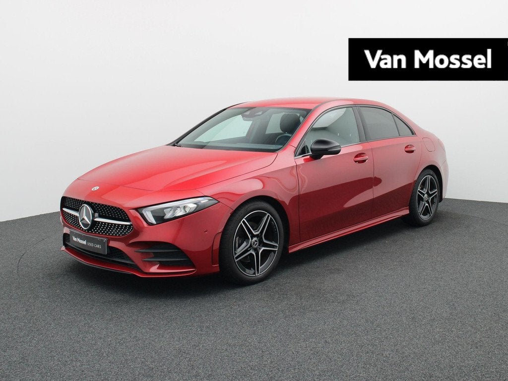 Mercedes-Benz A-Klasse 180 AMG Line Sedan + NIGHTPAKKET + LE, Autos, Achat, Entreprise, Entretenue par le concessionnaire, 1365 kg