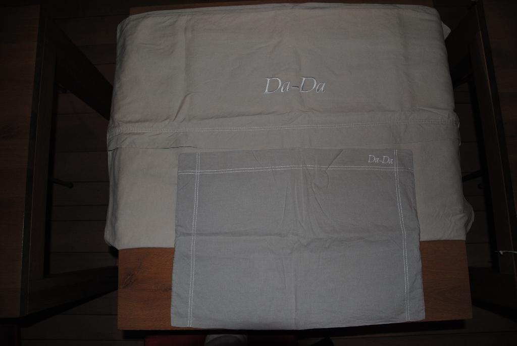 Nieuwe Dekbedovertrek dada babybed (met kussensloop), Kinderen en Baby's, Jongetje of Meisje, Beige, Dekbedovertrek, Nieuw