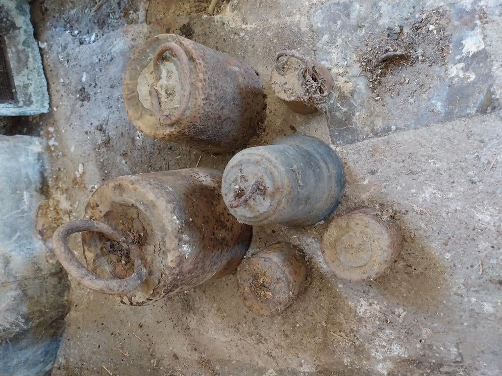 Anciens poids en fer, Enlèvement