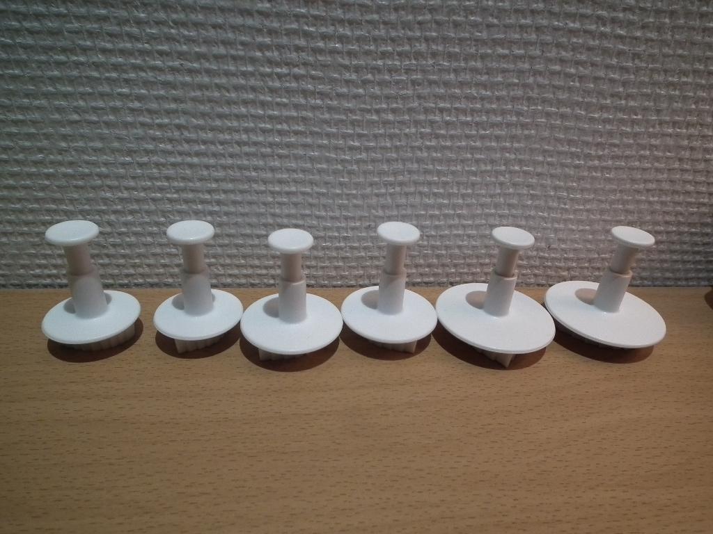 Emporte-pièce en plastique (forme feuille) 6 pièces, Envoi, Comme neuf, Gâteaux, Tartes ou cupcakes, Autres types