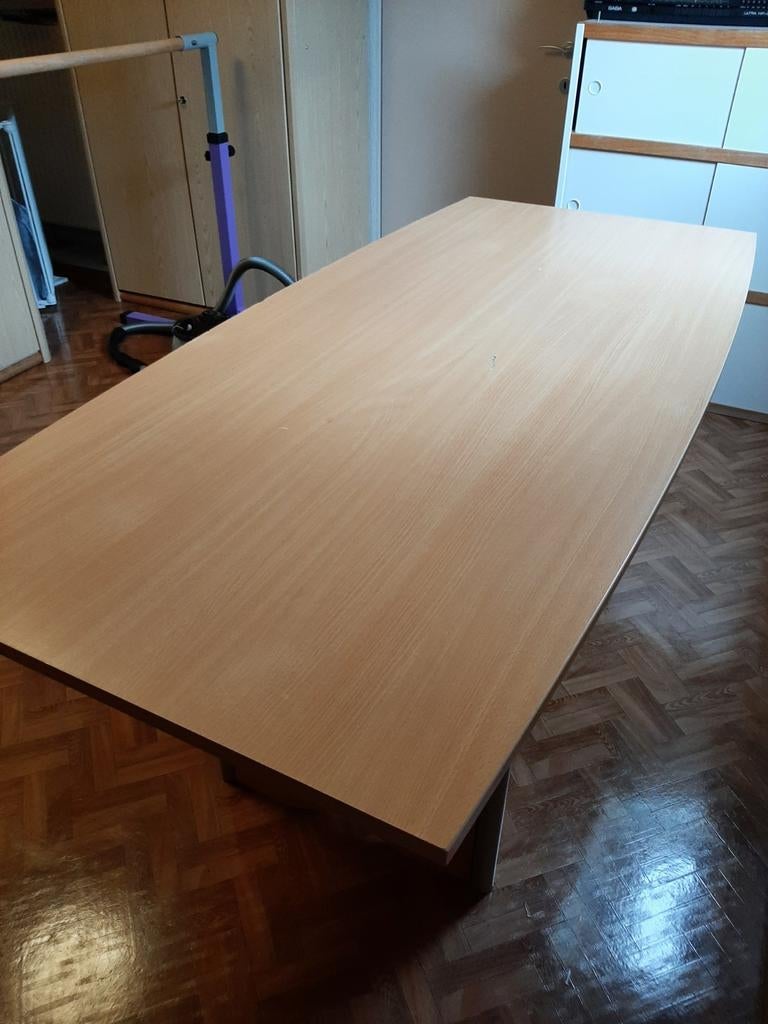 Table robuste, Enlèvement