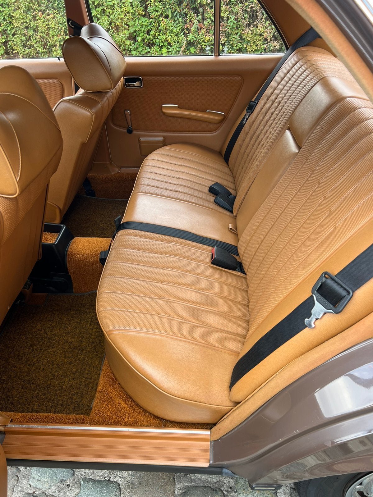 originele Mercedes W123 200D - rijklaar, foto 9