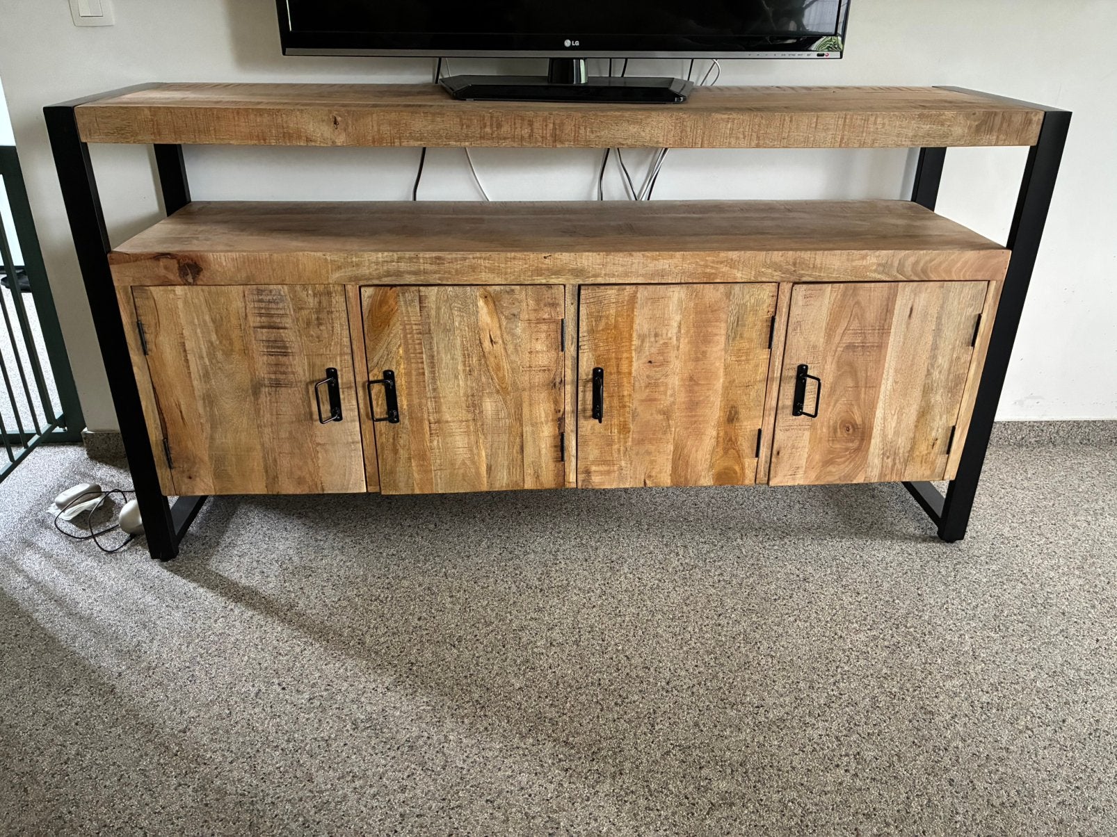 Dressoir / tv-kast van mangohout, Ophalen, Zo goed als nieuw