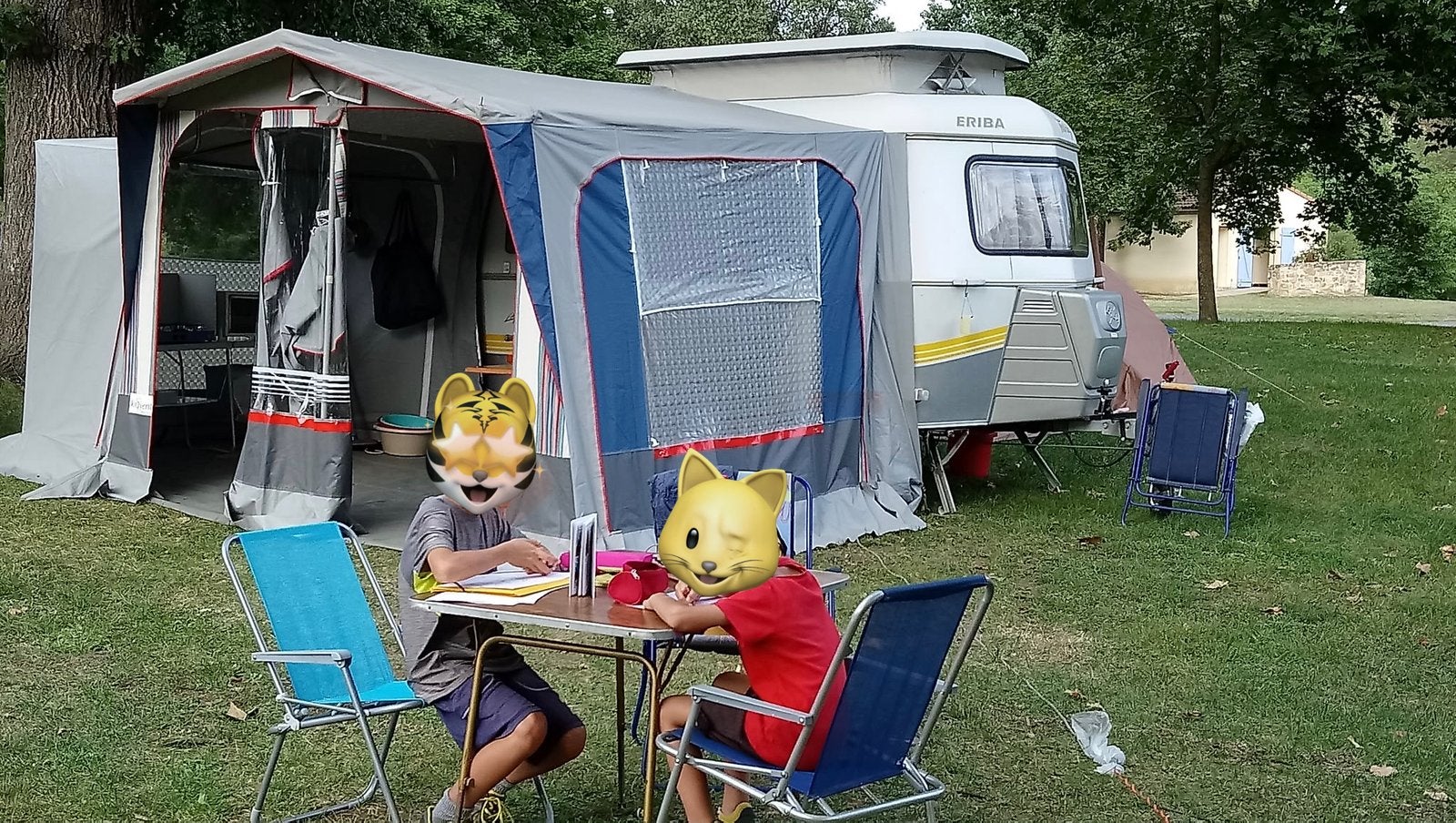 Caravan Hymer Eriba Familia Touring 590kg / 750kg als nieuw!, Caravans en Kamperen, Ophalen, Nieuw