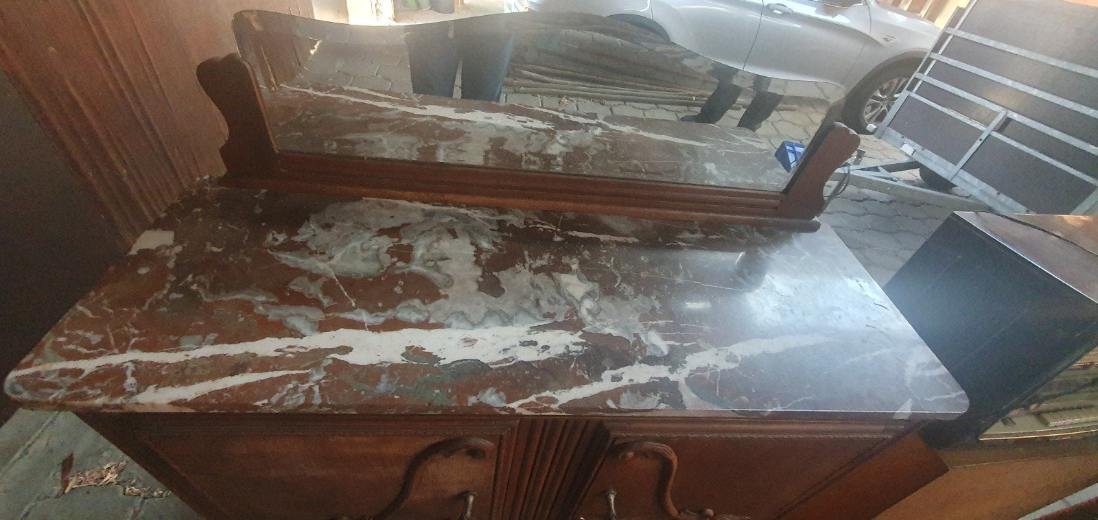armoire ancienne avec dessus en marbre, Enlèvement