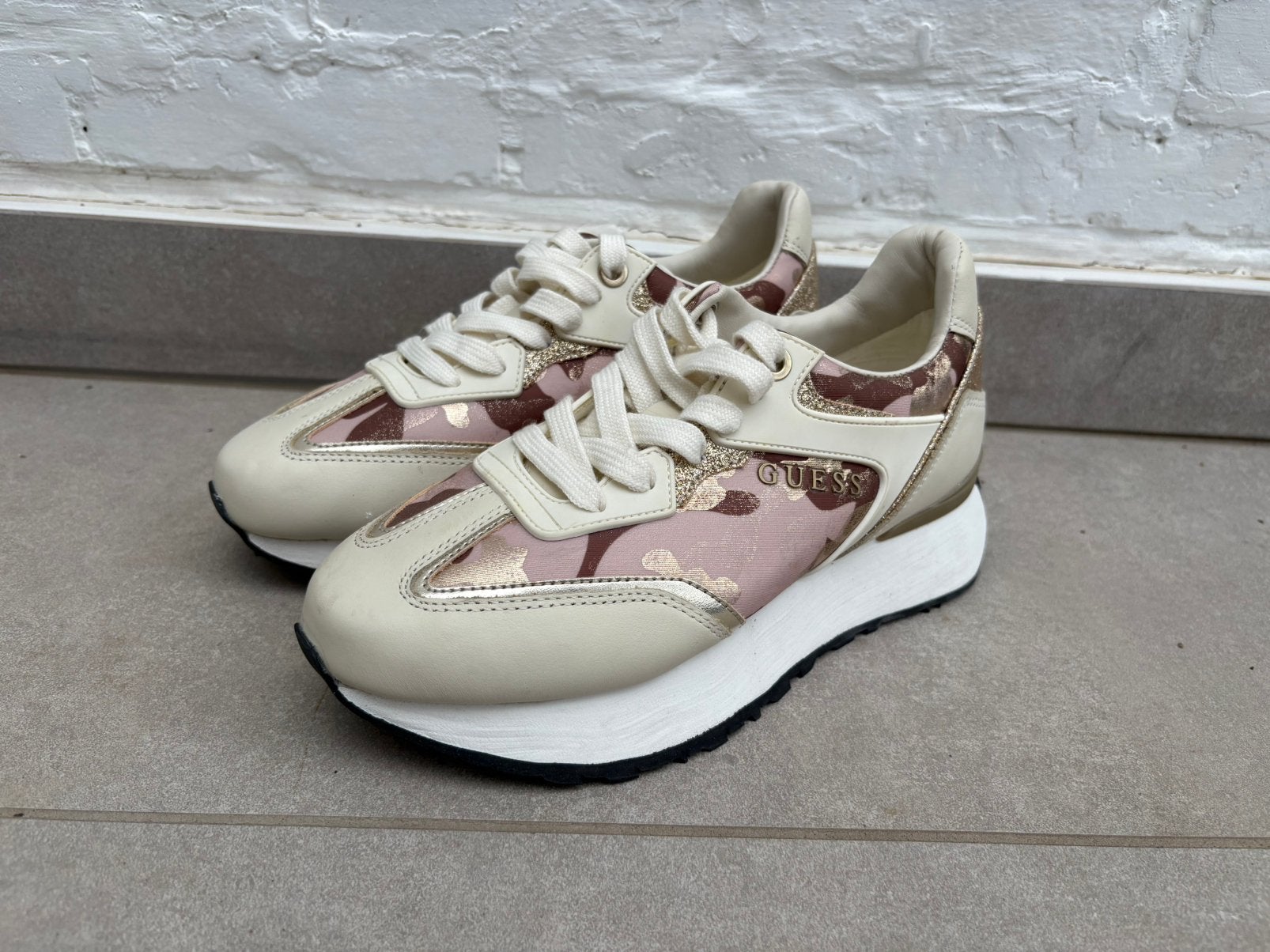 Guess schoenen maat 37, Kinderen en Baby's, Kinderkleding | Schoenen en Sokken, Ophalen, Zo goed als nieuw, Schoenen