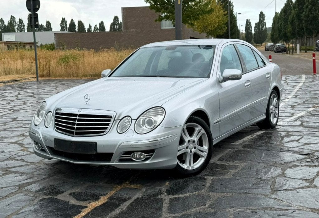 Mercedes-Benz E200 CDI Avantgarde NEW NEW condition, Auto's, Achterwielaandrijving, 1800 kg, Zwart, 4 cilinders