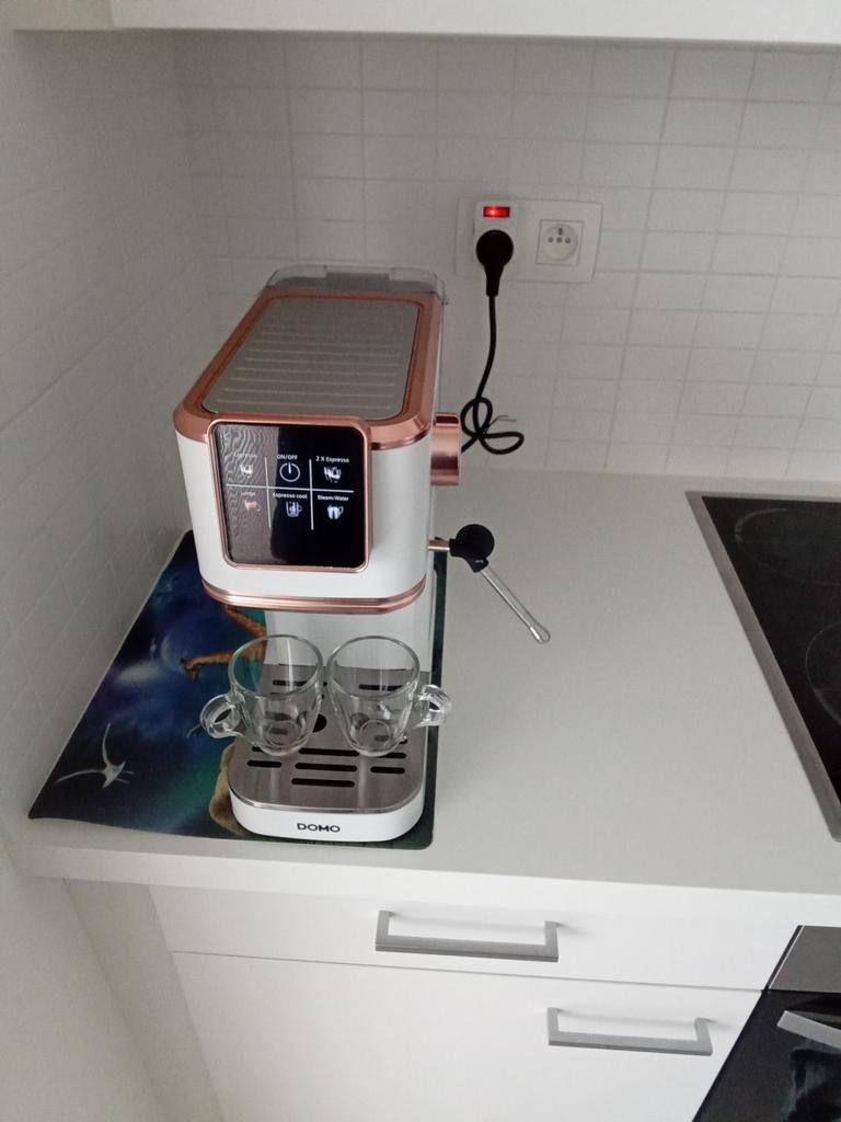 Machine à café achetée en décembre 2025 en parfait état, Maison & Meubles, Cuisine | Cuisines complètes, Enlèvement