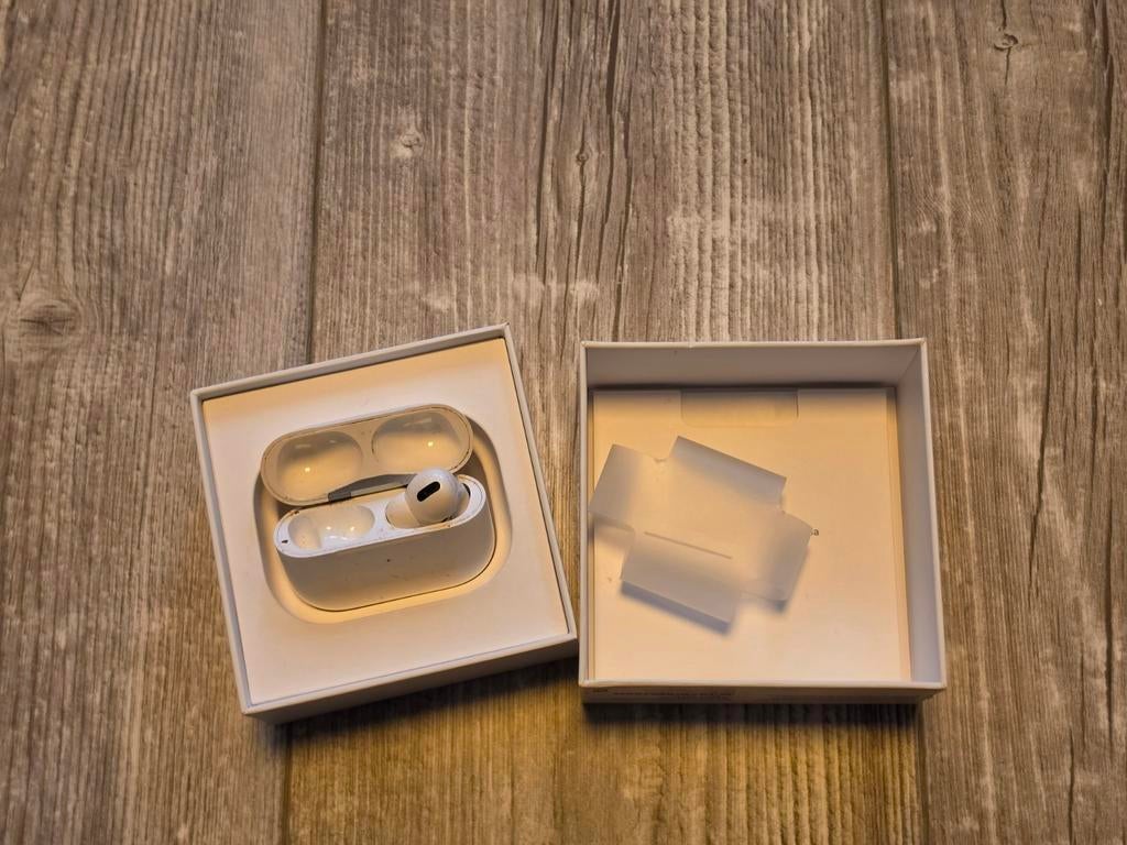AirPods Pro 1.Gen lightning Only right earbud & Magsafe case, Ophalen of Verzenden, Gebruikt, Overige typen