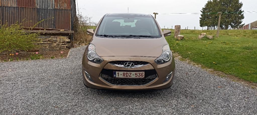 Hyundai ix20 1.6d - panoramique - attache remorque, Autos, Euro 5, 4 portes, Boîte manuelle, Noir