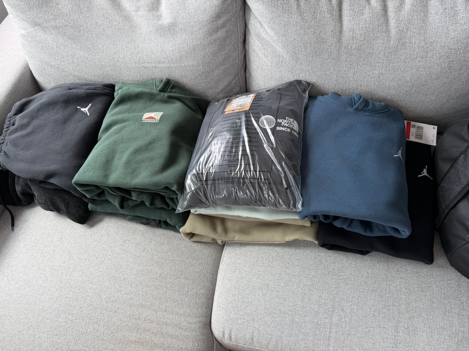 9 PULL NIKE JORDAN NEW BALANCE L ET PANTALON 3 TAILL M, Vêtements | Hommes, Packs de vêtements pour hommes, Enlèvement, Neuf