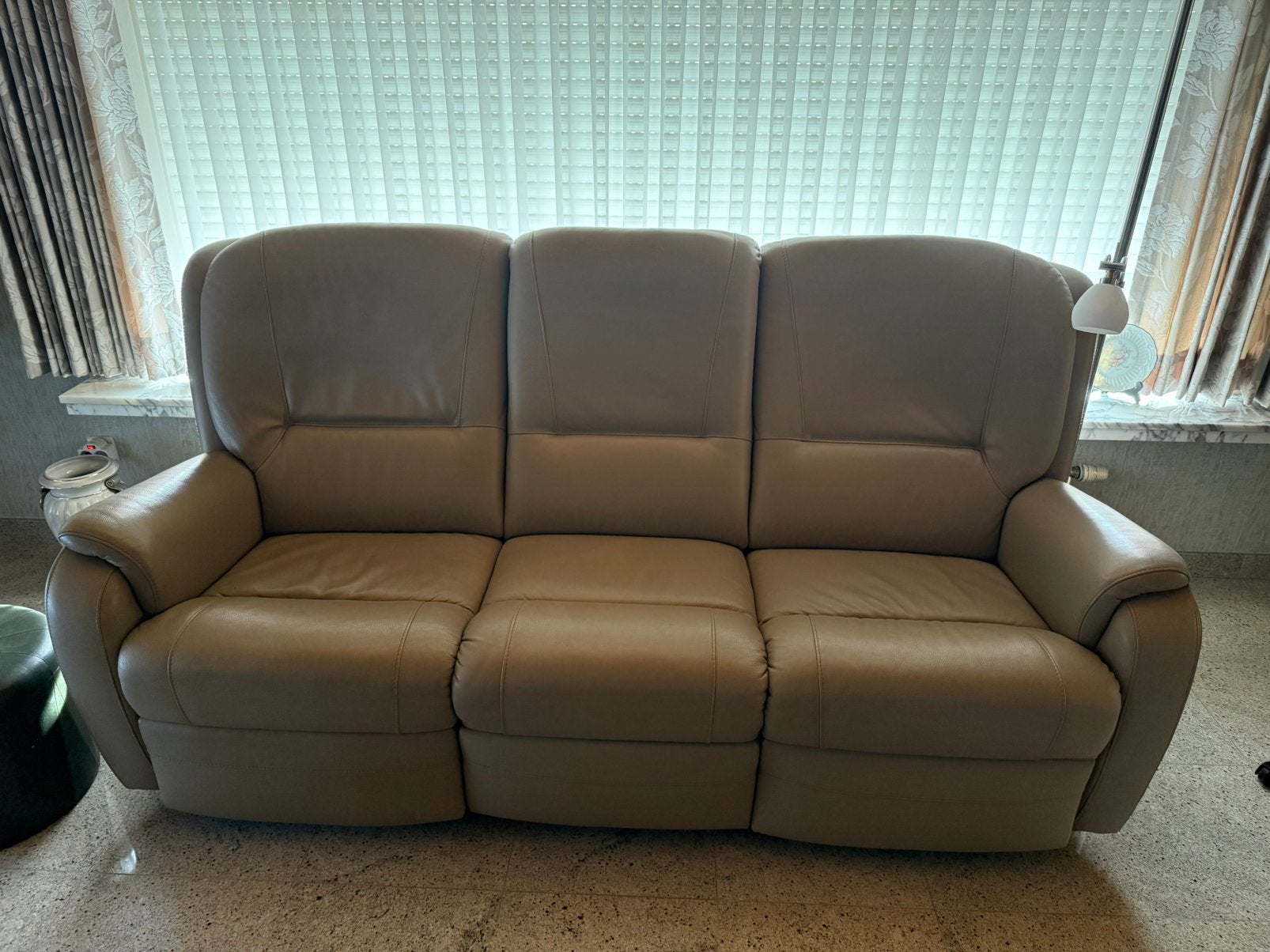 Lederen driezit met elekt. Relax en 2 x éénzit in leder., Huis en Inrichting, Ophalen, Zo goed als nieuw