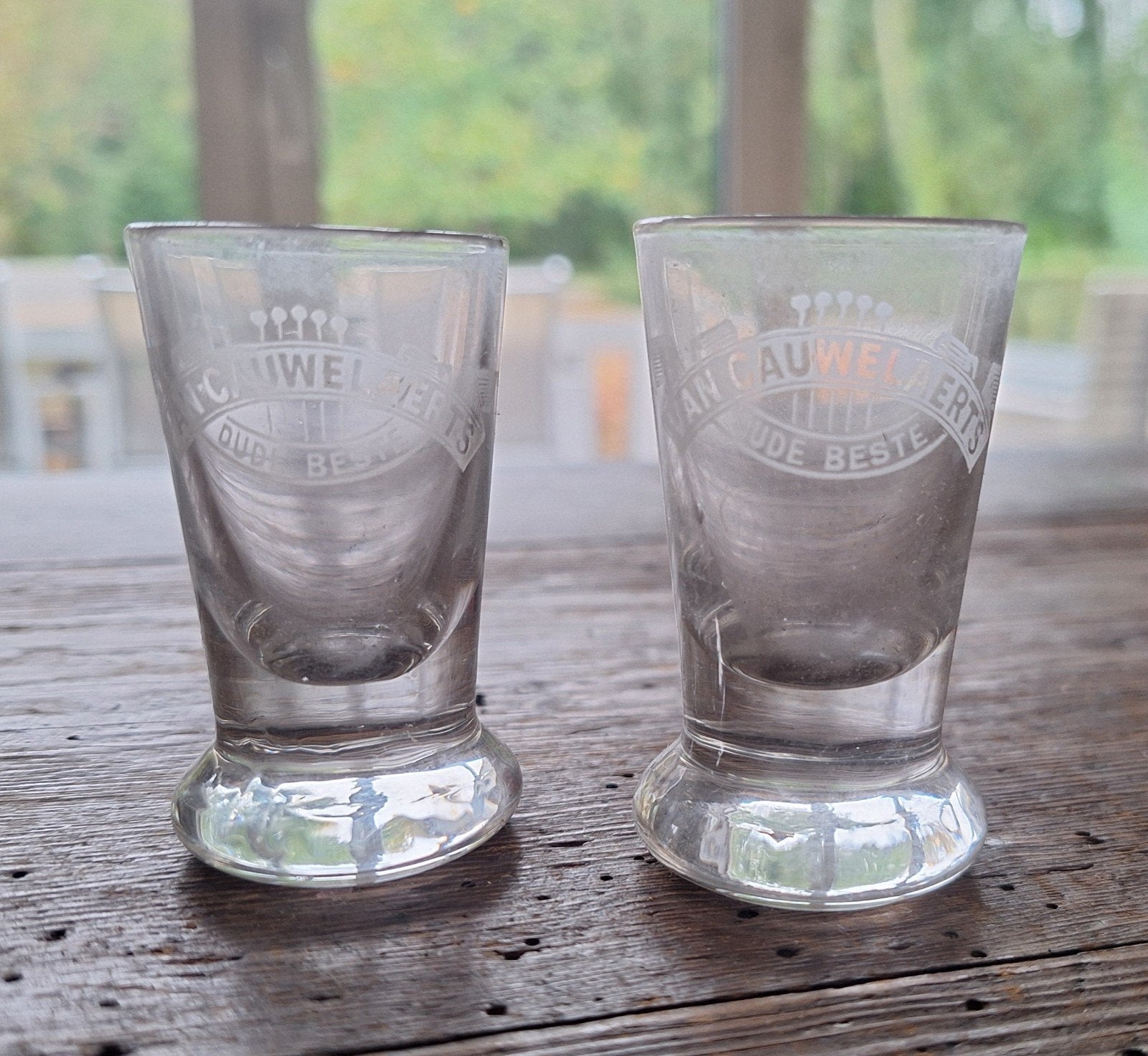 2 gezuurde glaasjes Van Cauwelaerts, Ophalen of Verzenden