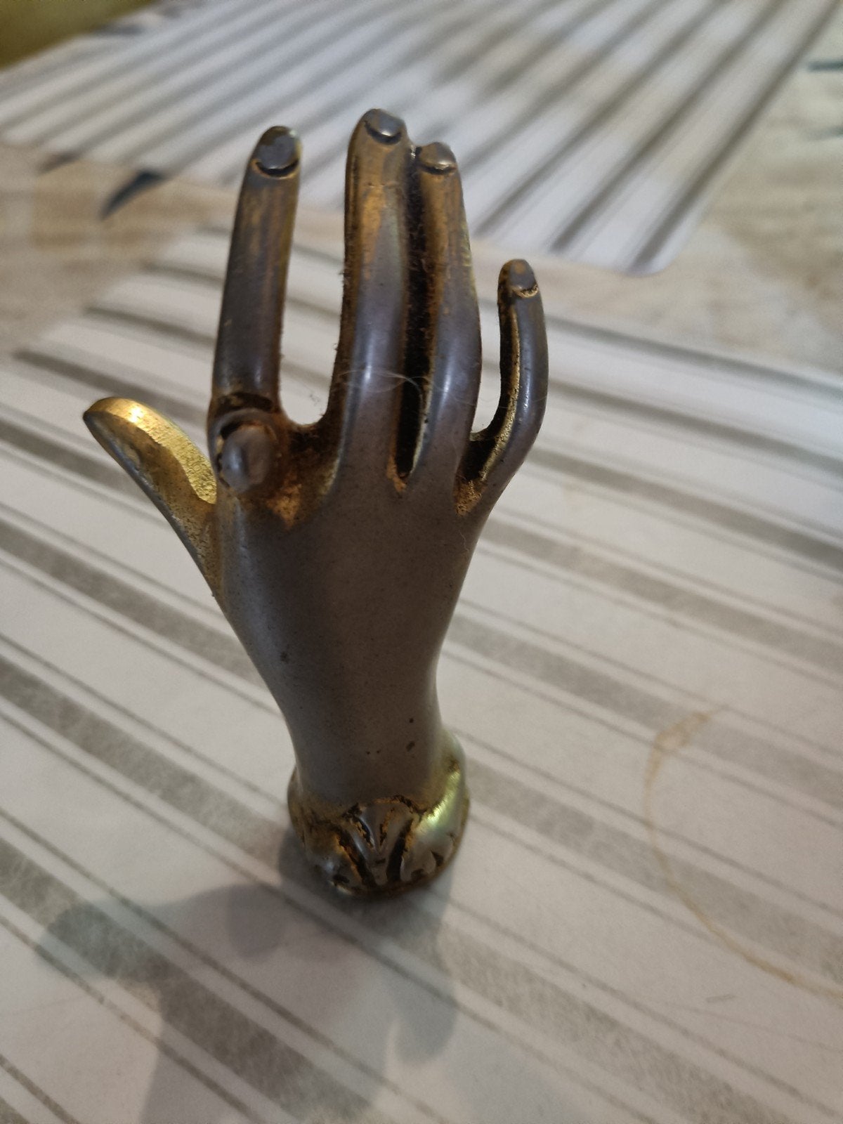 Koperen hand voor ringen hoogte 9 cm, Verzenden