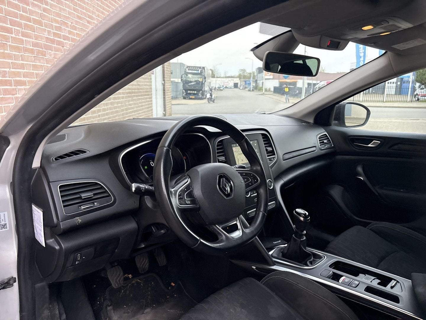 Renault Megane Estate 1.3 TCe Limited | € 4.950,- NETTO! | N, Auto's, Renault, 124 g/km, Bedrijf, Parkeersensor, Zilver of Grijs