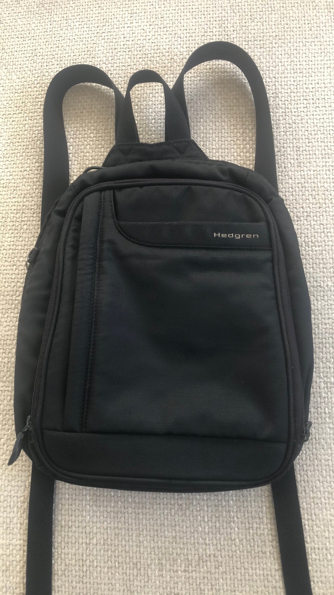 Zwarte rugzak  van het merk Hedgren, Bijoux, Sacs & Beauté, Enlèvement ou Envoi, Comme neuf, Noir