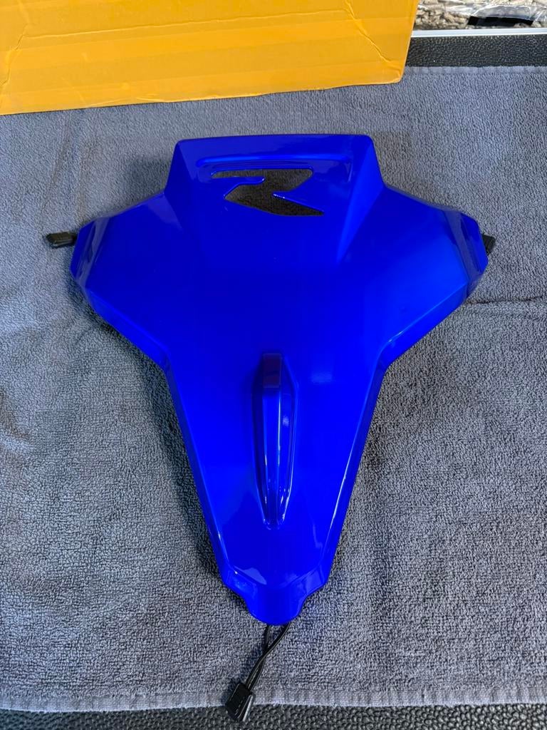 Capot de selle bmw f900r, Enlèvement