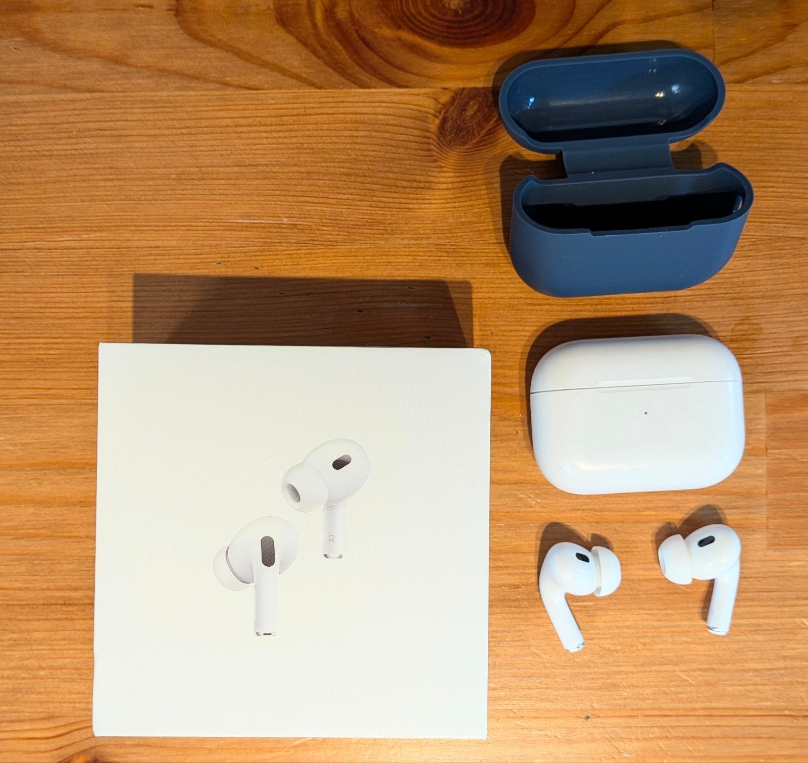 AirPods Pro 2 (Lightning) + Doos + Hoesje, Bluetooth, In gehoorgang (in-ear), Refurbished, Ophalen of Verzenden