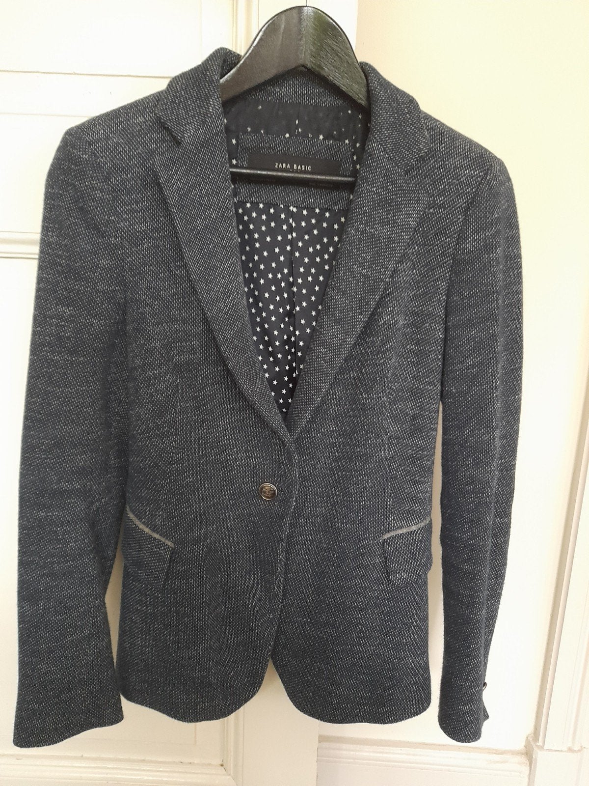 Jasje/blazer van het merk ZARA basic in perfecte staat!
Maat, Ophalen of Verzenden, Maat 36 (S), Blauw, Jasje