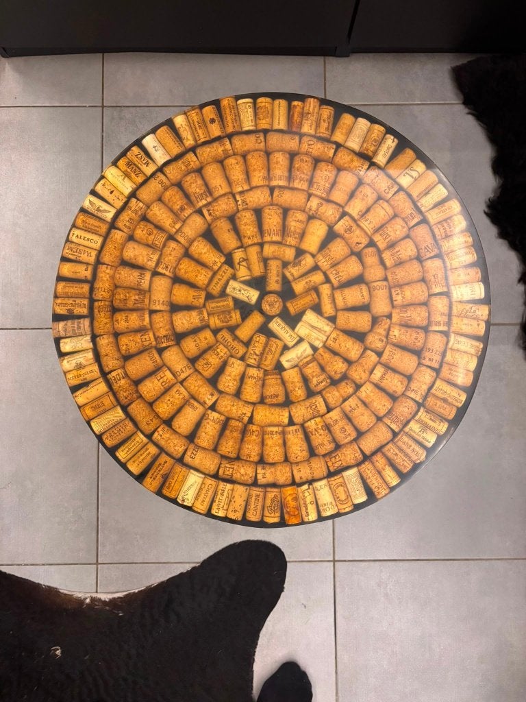 Epoxy/Kurk bijzettafel, Huis en Inrichting, Kunststof, Rond, Nieuw, 55 tot 75 cm