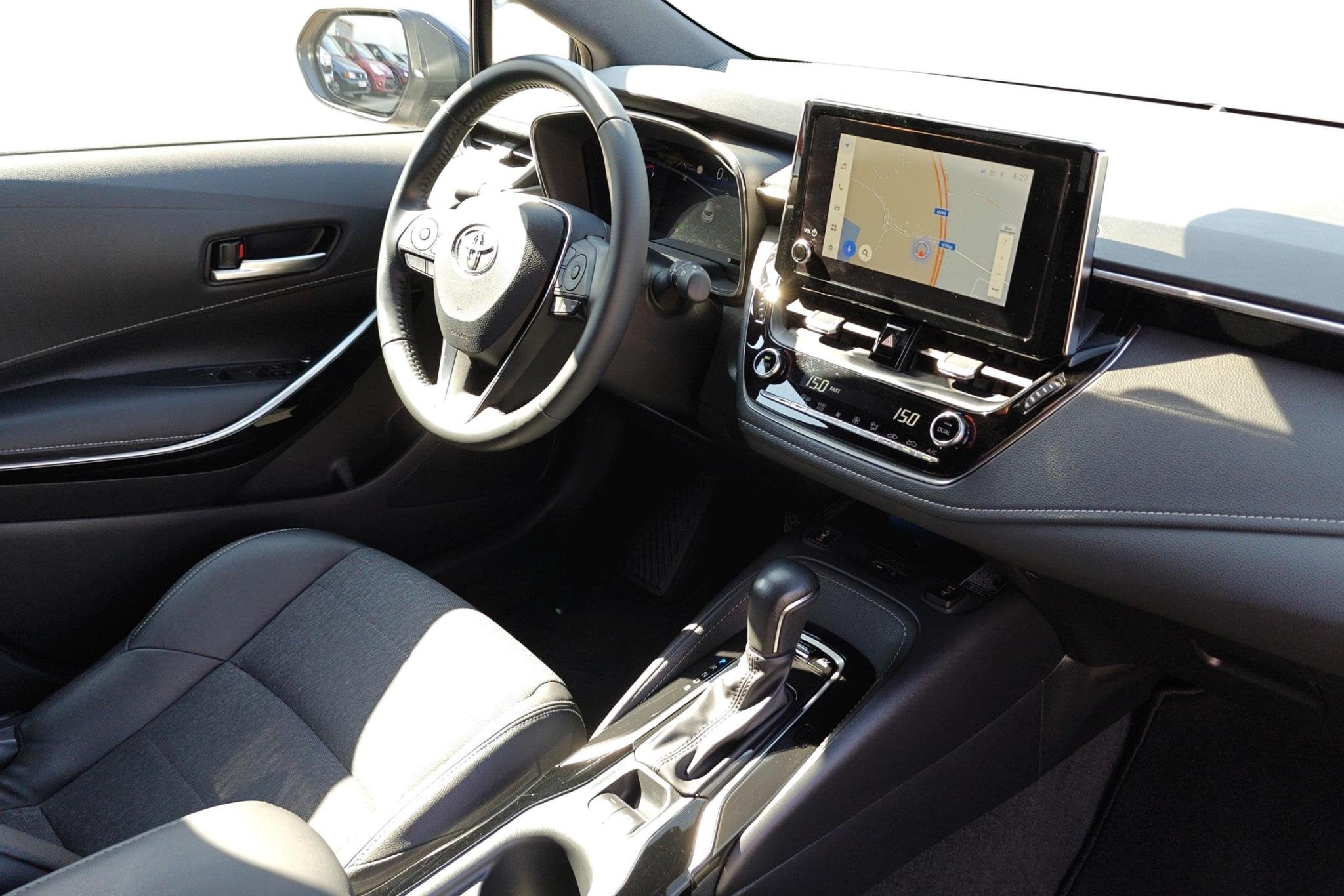 Toyota Corolla 1.8 Hybrid Style e-CVT - 2 ans KARE incl, Autos, 750 kg, Corolla, Noir, 5 portes