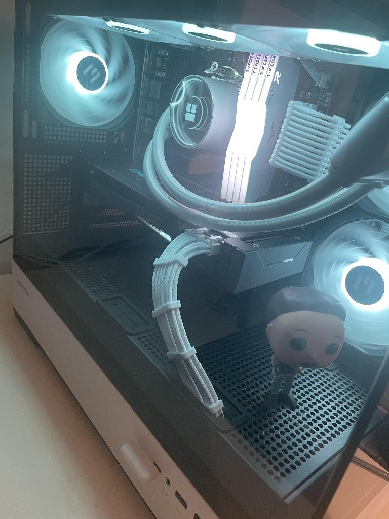 Black & White Gaming PC – Ryzen 7 5800X + RX 6700 XT, Computers en Software, Custom Build, Ophalen of Verzenden, Zo goed als nieuw