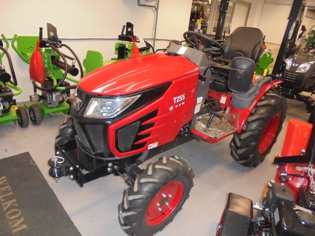 Top okkassie TYM T255 met landbouwbanden, Enlèvement, Comme neuf