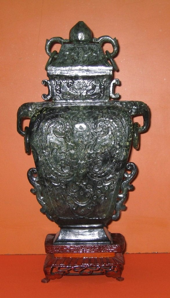 Bocal en jade - 545, Enlèvement, Masque, Sculpté