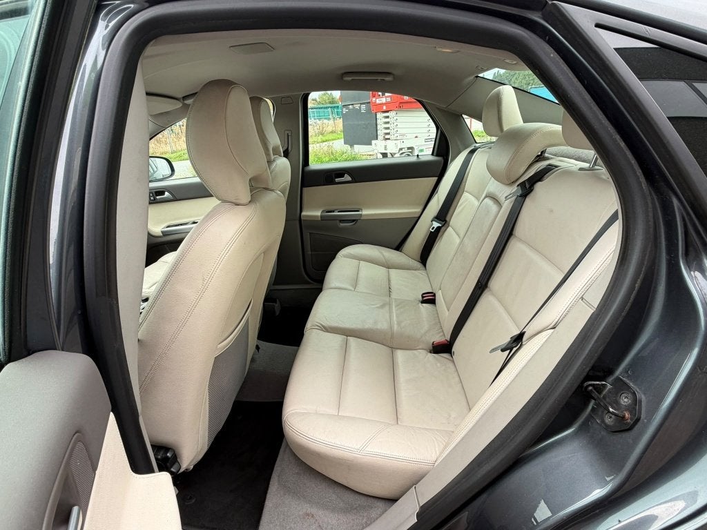 Volvo S40 (Stock ID 98543) — 17