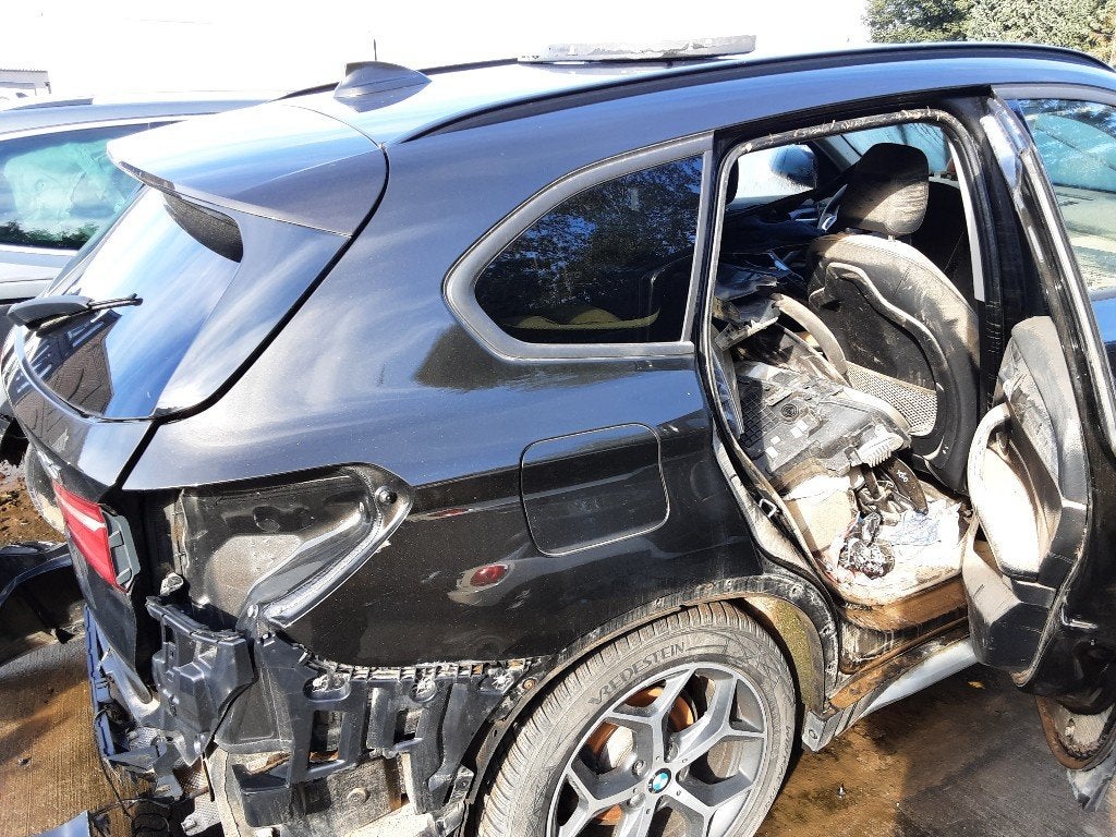 AILE ARRIÈRE DROIT BMW X1 (F48) (01-2014/06-2022), Garde-boue, Utilisé, Petuelring 130
80809  München, DE, Arrière