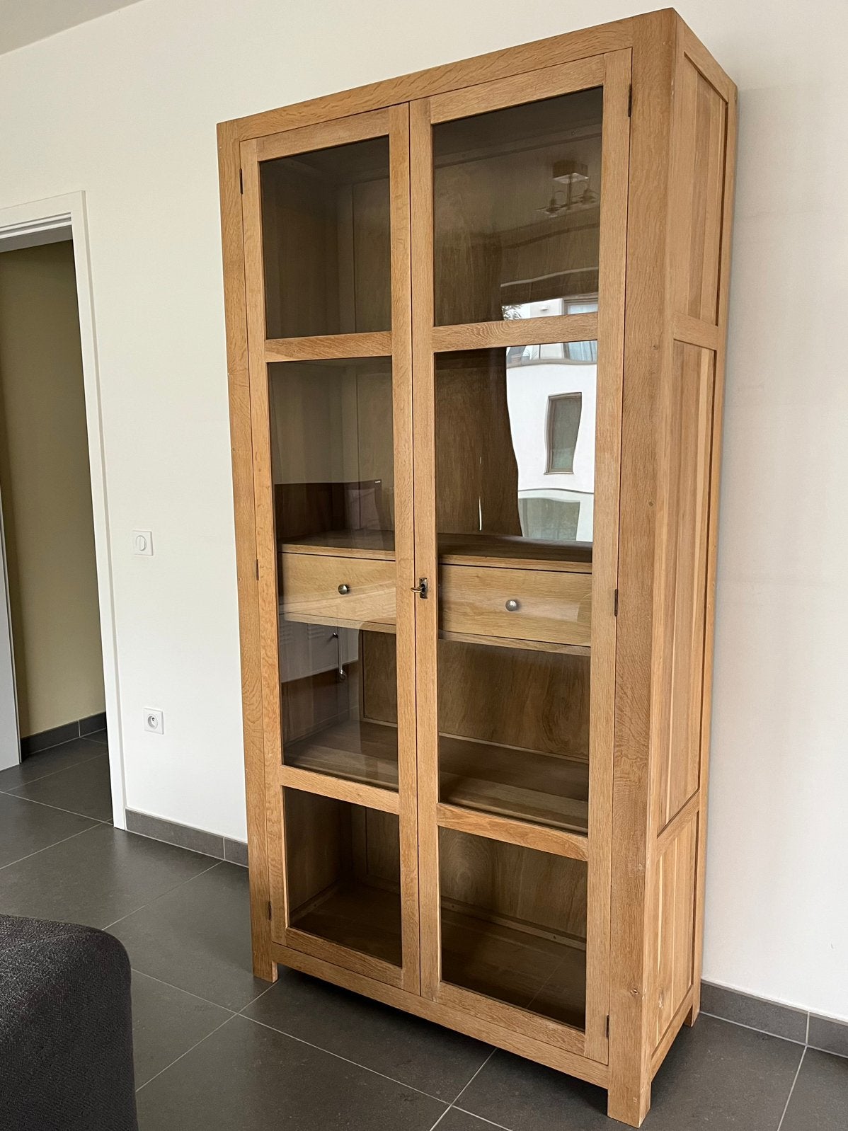 Vitrinekast in massief eik, Maison & Meubles, Armoires | Vitrines, 25 à 50 cm, Avec tablette(s), Comme neuf, 100 à 150 cm