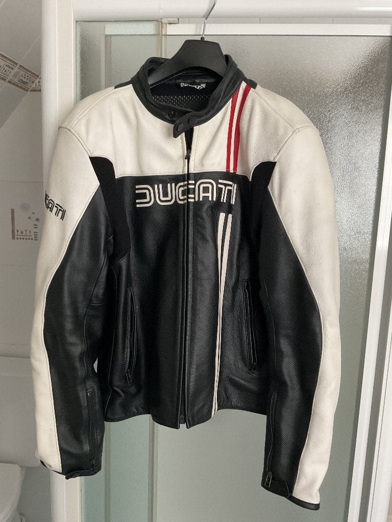 Dainese veste cuir Ducati homme, Dainese, Seconde main, Manteau | cuir, Enlèvement