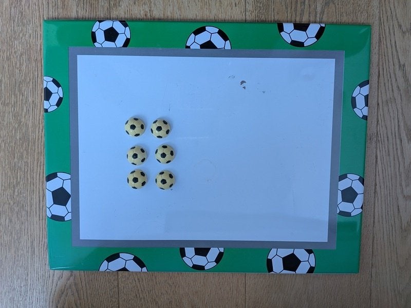 chambre d'enfant - tableau-mémo footbal métallique, Enlèvement, Utilisé