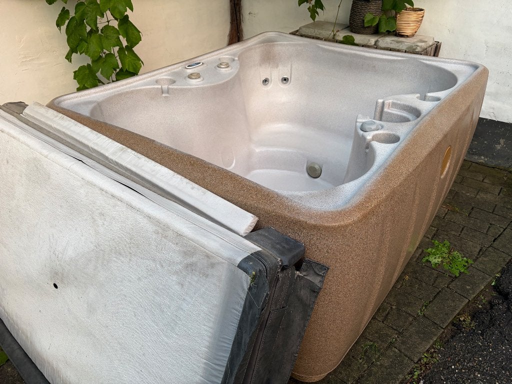 Jacuzzi 4 persoons Balboa met opwarmen d.m.v. wrijving, Tuin en Terras, Ophalen, Gebruikt, Afdekzeil, Vast