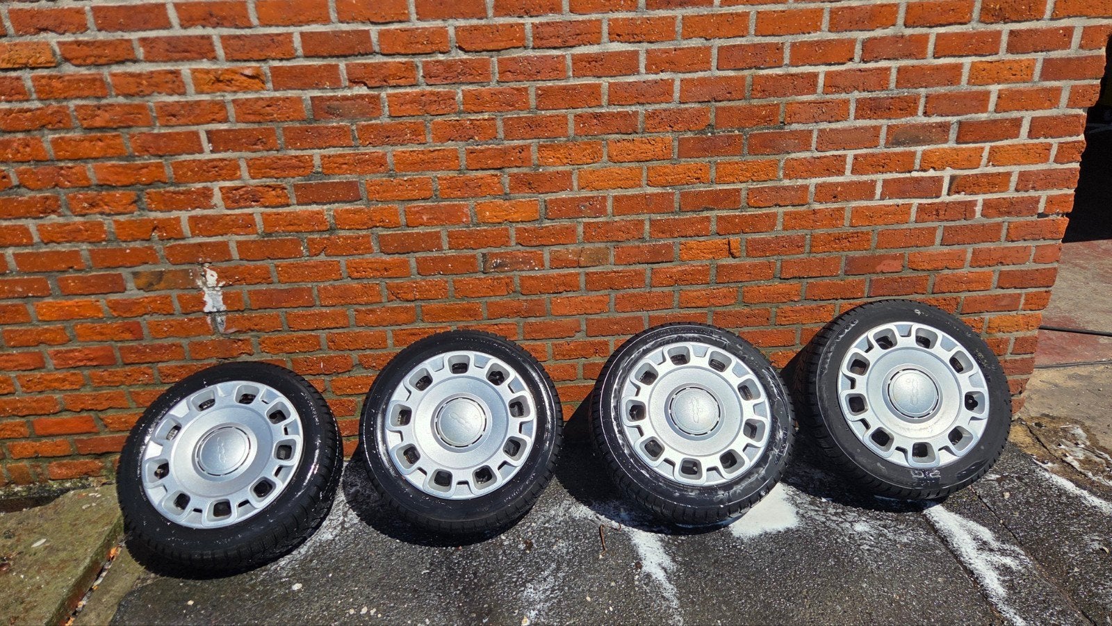 pneus d'hiver pour Fiat 500 185/55 R15 82t, Autos : Pièces & Accessoires, Enlèvement, Pneus hiver, Jante(s)
