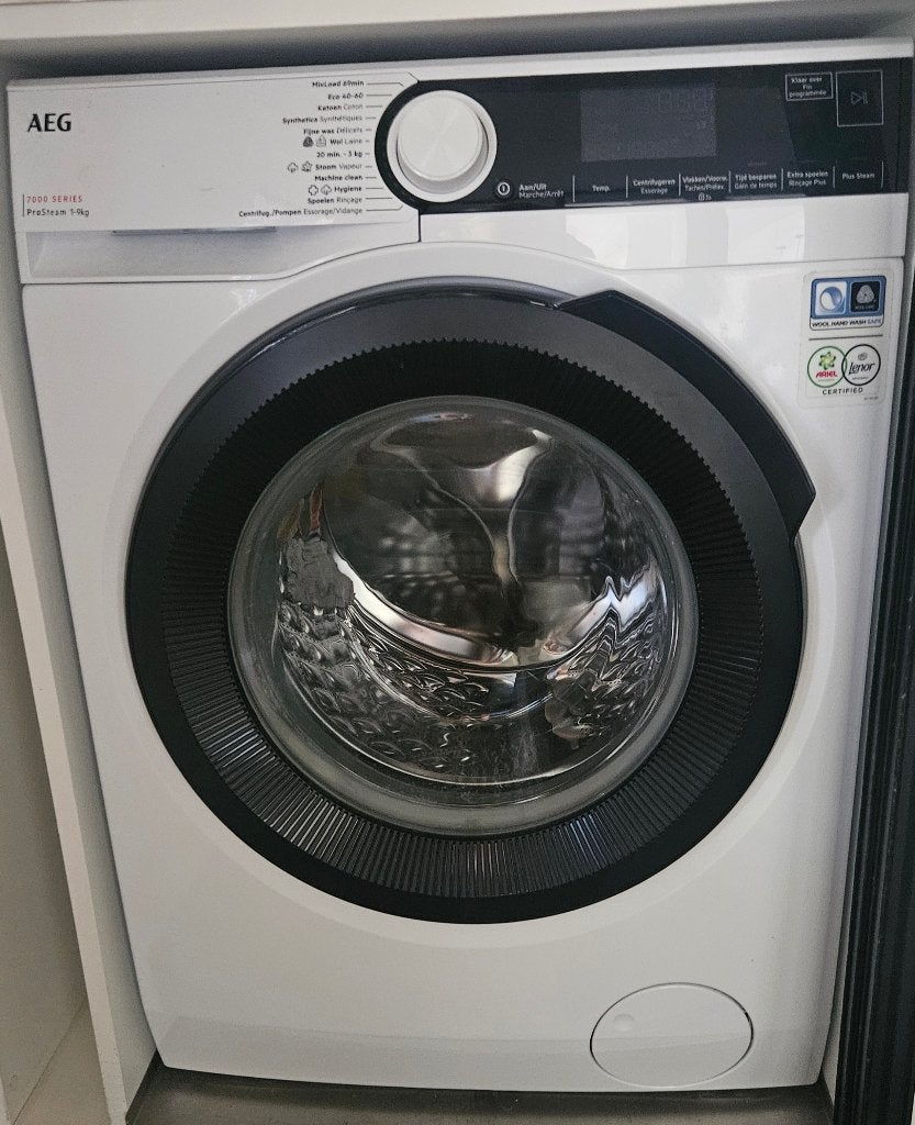 Wasmachine AEG  9 kg - slechts 3 jaar oud, Ophalen, 1200 tot 1600 toeren, Gebruikt, 8 tot 10 kg