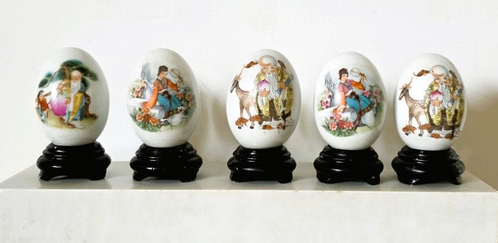 5 Chinees porseleinen eieren met sokkel., Ophalen of Verzenden, Zo goed als nieuw, Porselein, Beeldje(s)