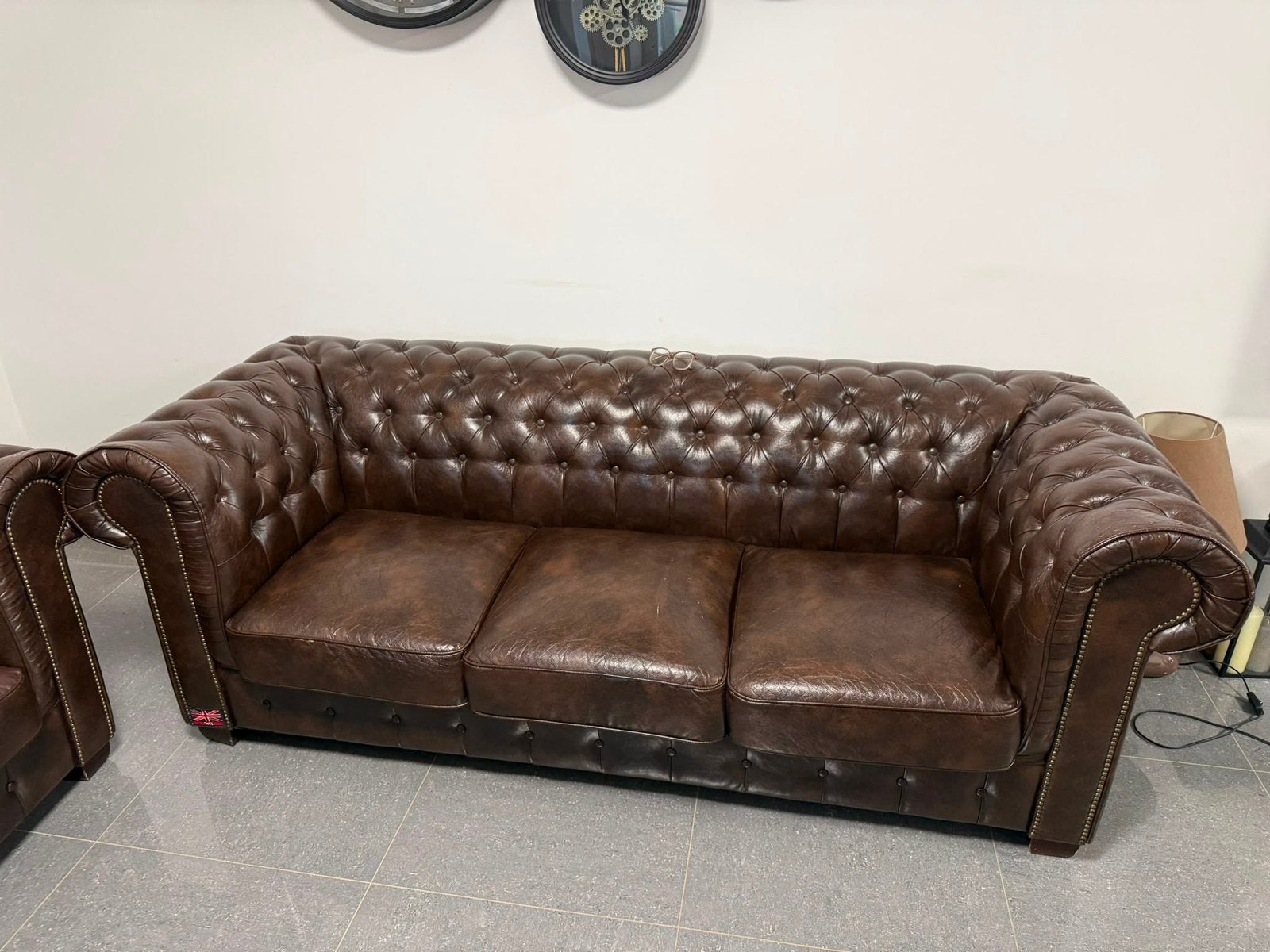 2 Donkerbruine Chesterfield zetels kunstleer, 2-zit en 3-zit, Ophalen, 150 tot 200 cm, Chesterfield, Leer