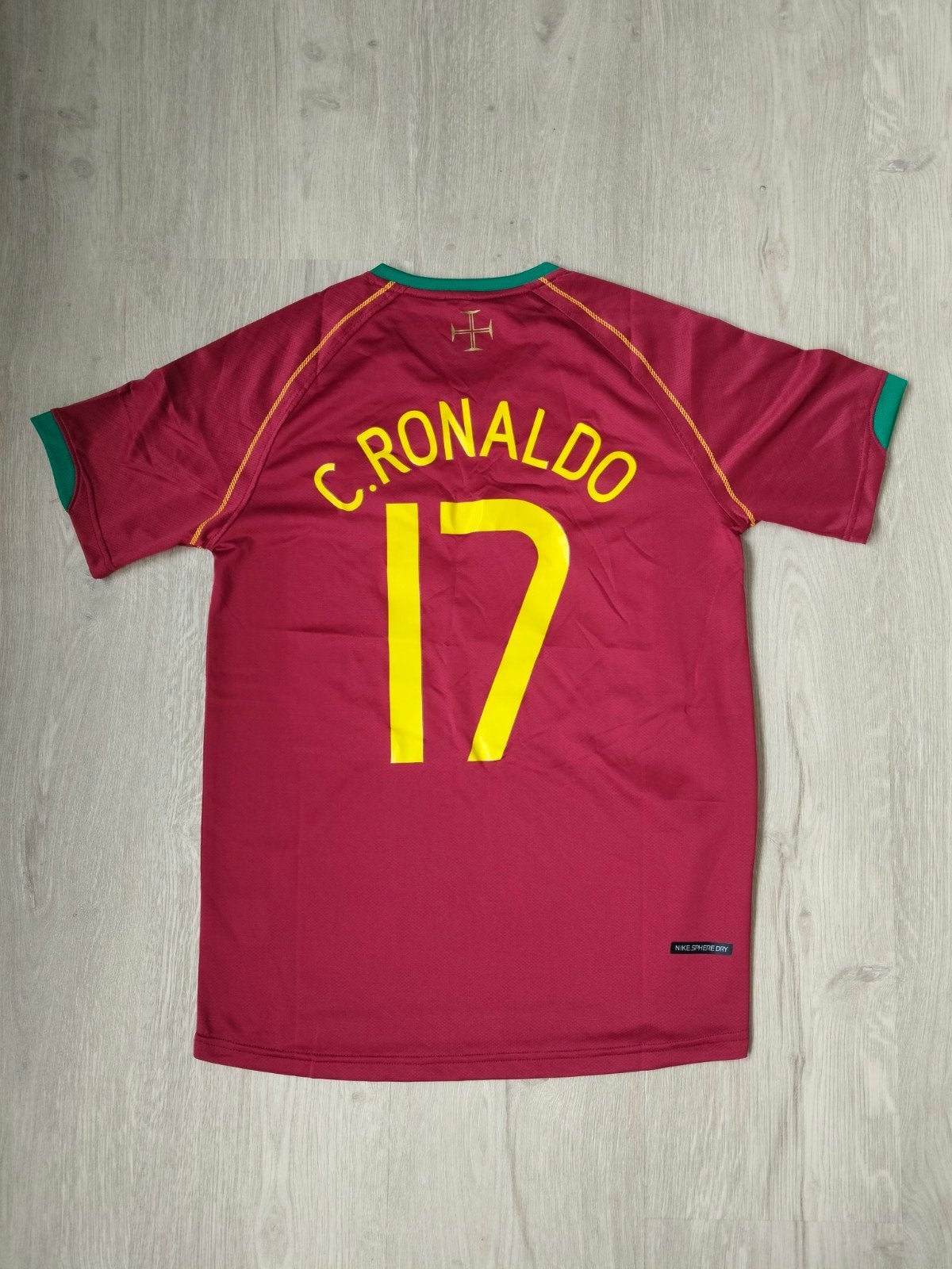 Maillot domicile du Portugal pour la Coupe du monde 2006 C., Taille L, Envoi, Neuf, Maillot