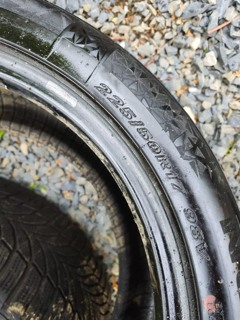 2Pneus hiver   winguard sport 225  /50 /r17 98v, Enlèvement