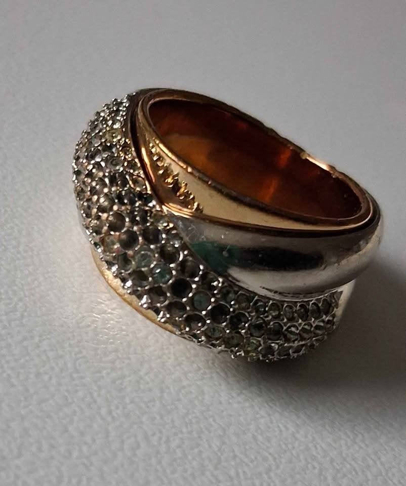 Bague Swarovski Wave Crossover — Pour pièces / À réparer, Bijoux, Sacs & Beauté, Avec cristal, Enlèvement, Utilisé, 17 à 18